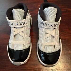 The Air Jordan 11 Retro Concord 2018 TD is a relaunch of the Air Jordan 11. 10C